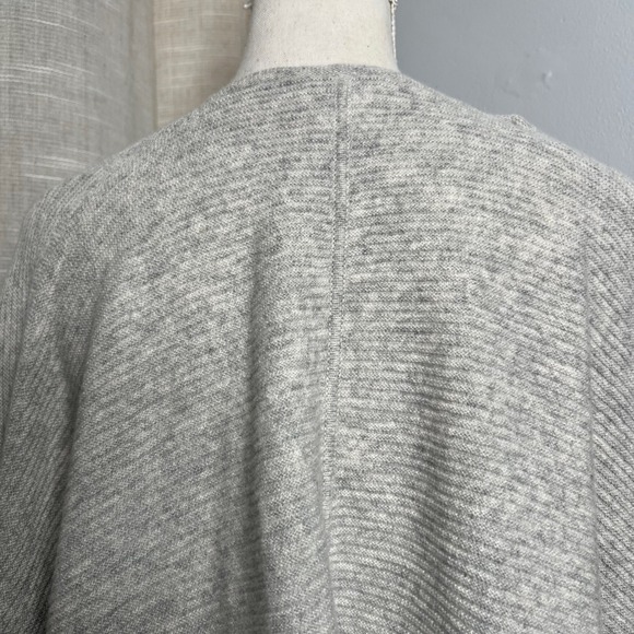 NWT Lafayette 148 Cashmere Poncho Sweater Shawl Heather Grey Knit One Size - Picture 7 of 10